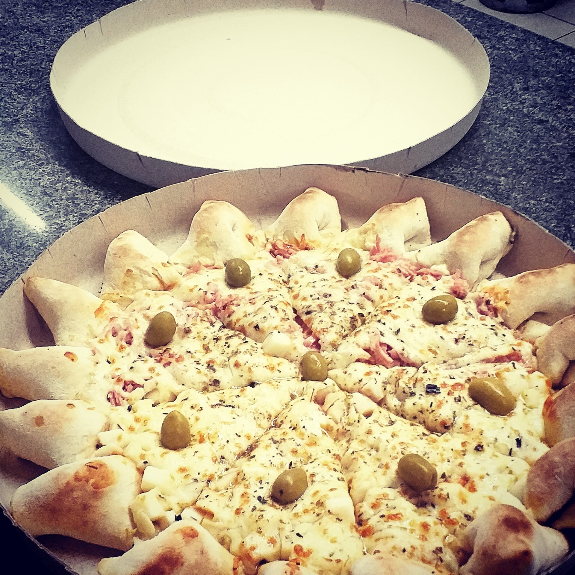 Pizza Bauru com borda sol