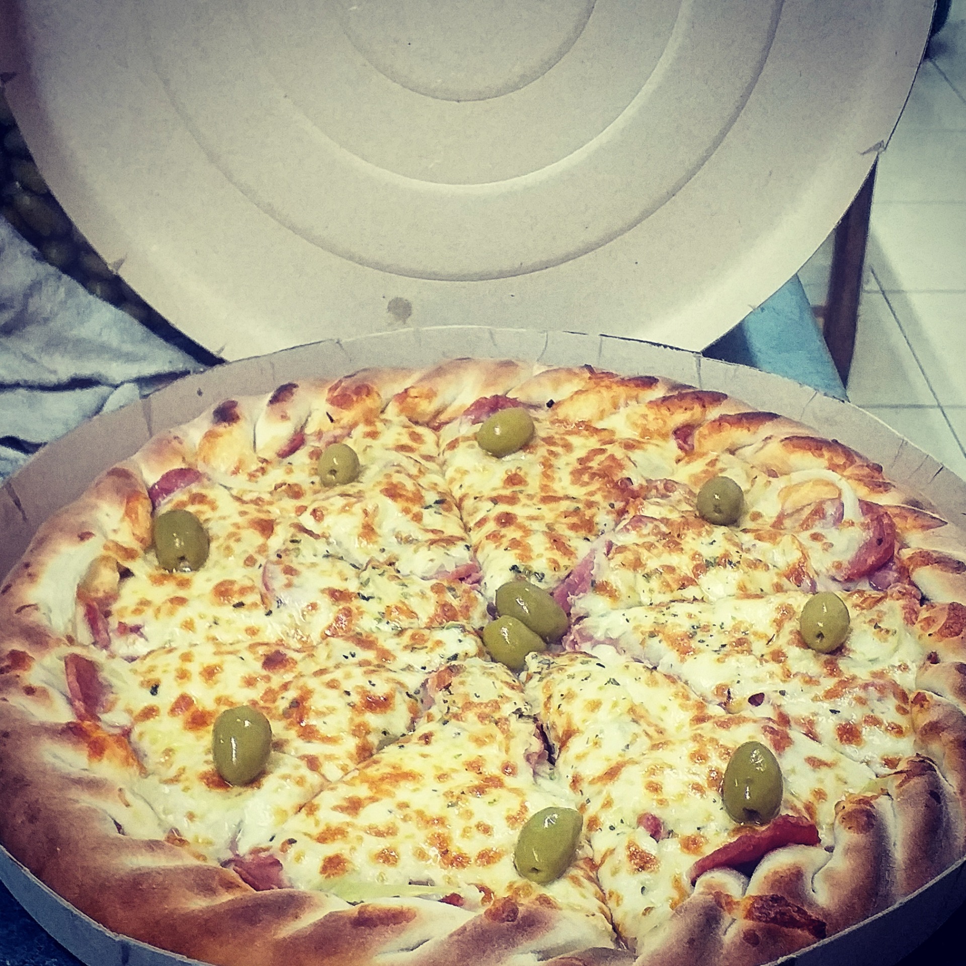 Pizza Cabrera com borda transada